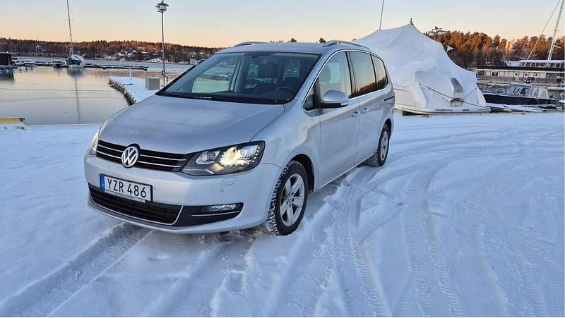 Silver Begagnad 2017 VW Sharan Minibuss | 225 000 kr (Bra pris) - Bild 1/4