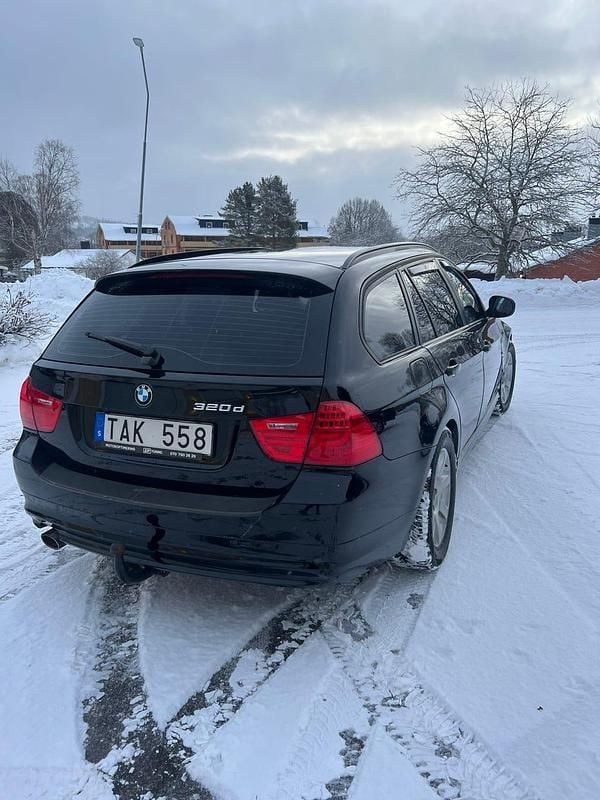 Begagnad 2012 BMW 320 Kombi | 99 000 kr (Bra pris) - Bild 1/4