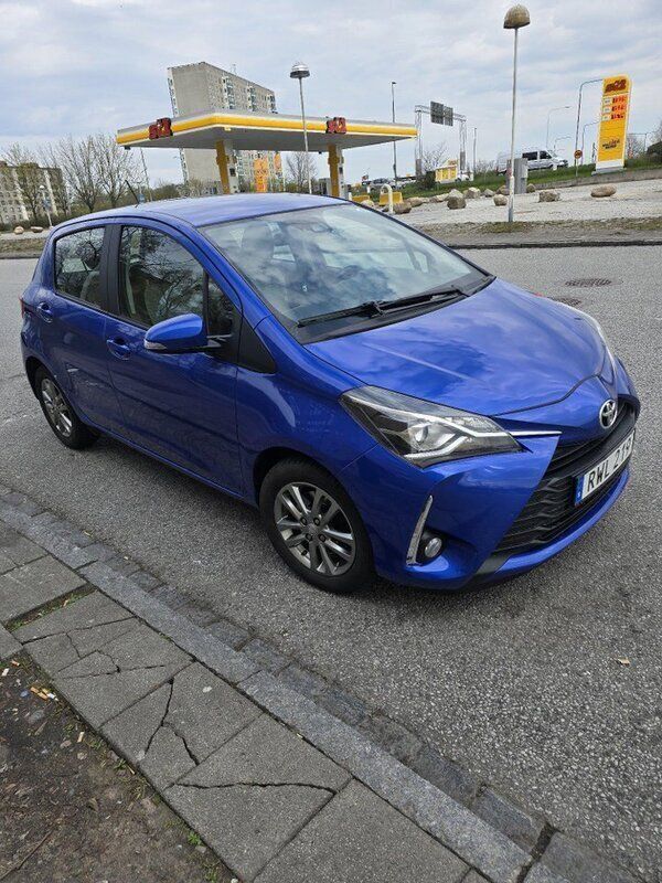 Blå Begagnad 2018 Toyota Yaris Multidrive S Halvkombi | 154 900 kr (Marknadspris) - Bild 1/4