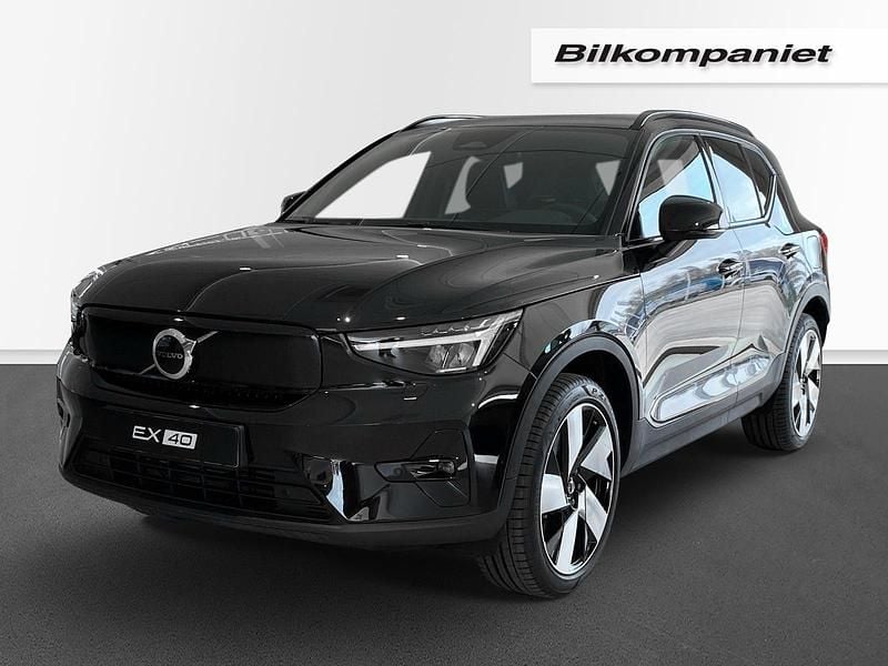 Svart Ny 2025 Volvo EX40 Single Motor Extended Range SUV | 595 500 kr (Marknadspris) - Bild 1/4
