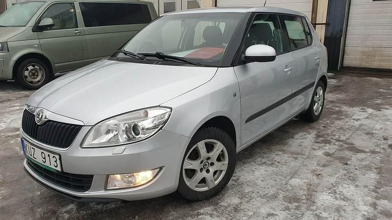 Begagnad Skoda Fabia Elegance 86 HK (63 kW) 2011 Silver