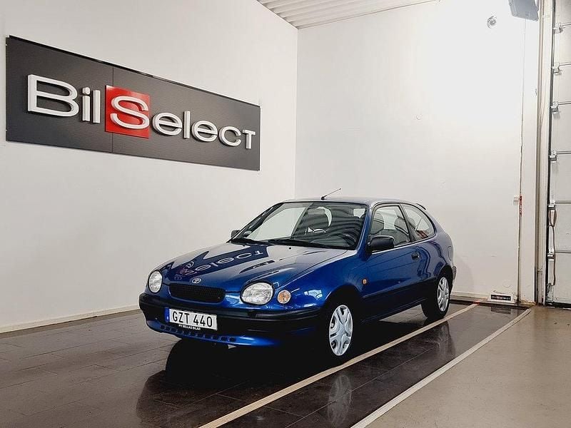 Blå Begagnad 1999 Toyota Corolla Halvkombi | 24 900 kr - Bild 1/4