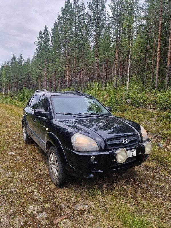 Svart Begagnad 2006 Hyundai Tucson SUV | 30 000 kr (Marknadspris) - Bild 1/4