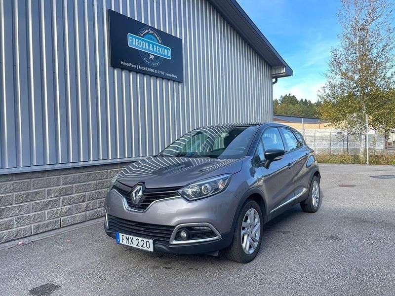 Flerfärgad (gråmetallic) Begagnad 2017 Renault Captur SUV | 139 900 kr (Marknadspris) - Bild 1/4