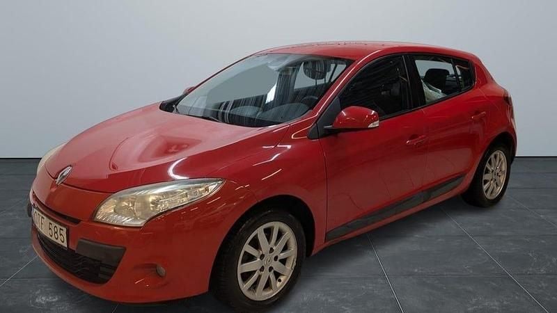 Begagnad Renault Mégane III 112 HK (82 kW) 2011 Röd Halvkombi