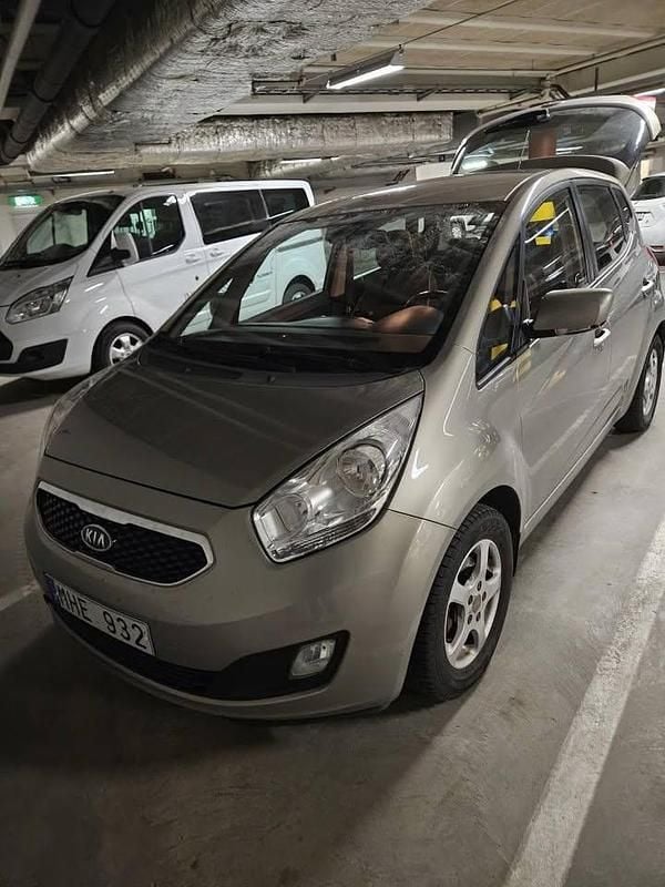 Silver Begagnad 2012 Kia Venga Comfort Halvkombi | 31 500 kr (Bra pris) - Bild 1/4
