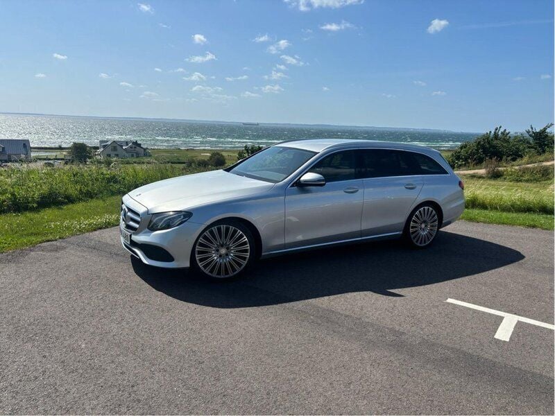 Silver Begagnad 2018 Mercedes E200 Avantgarde Kombi | 239 000 kr (Lite dyr) - Bild 1/4