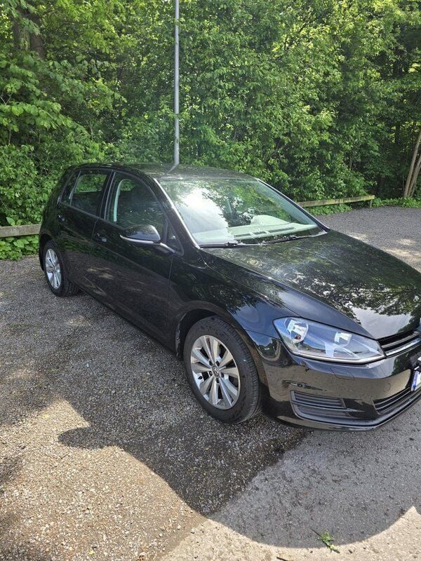 Svart Begagnad 2016 VW Golf VII Halvkombi | 104 000 kr (Bra pris) - Bild 1/4