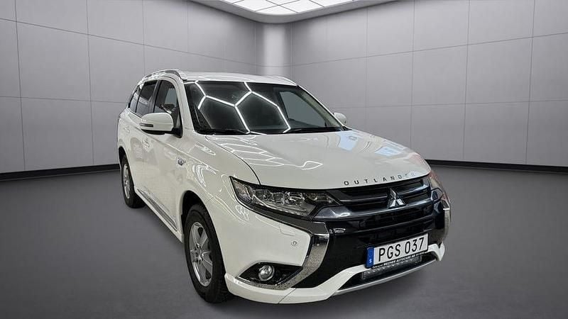 Begagnad Mitsubishi Outlander Edition 203 HK (149 kW) 2017 Vit SUV