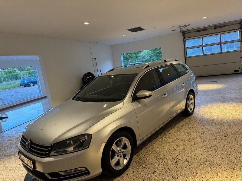 Silver Begagnad 2011 VW Passat Kombi | 38 900 kr (Marknadspris) - Bild 1/4
