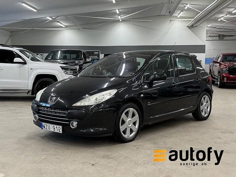 Svart Begagnad 2005 Peugeot 307 Halvkombi | 28 900 kr (Marknadspris) - Bild 1/4
