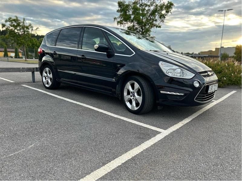 Svart Begagnad 2015 Ford S-MAX Business Edition Minibuss | 75 000 kr - Bild 1/4