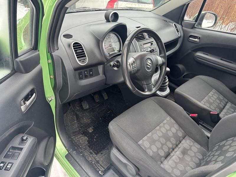 Begagnad Suzuki Splash 65 HK (47 kW) 2009 Halvkombi