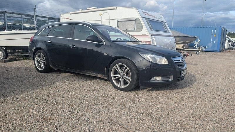 Svart Begagnad 2013 Opel Insignia Kombi | 20 000 kr (Marknadspris) - Bild 1/4