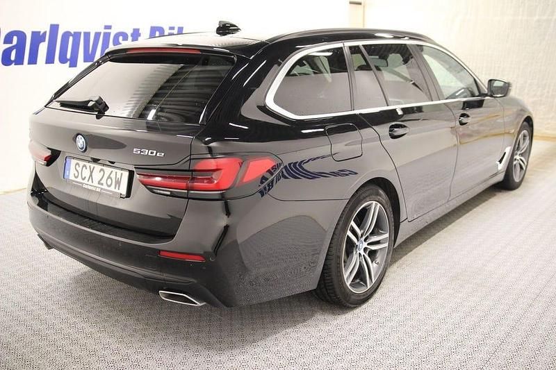 Begagnad BMW 530 184 HK (135 kW) 2022 Svart Kombi