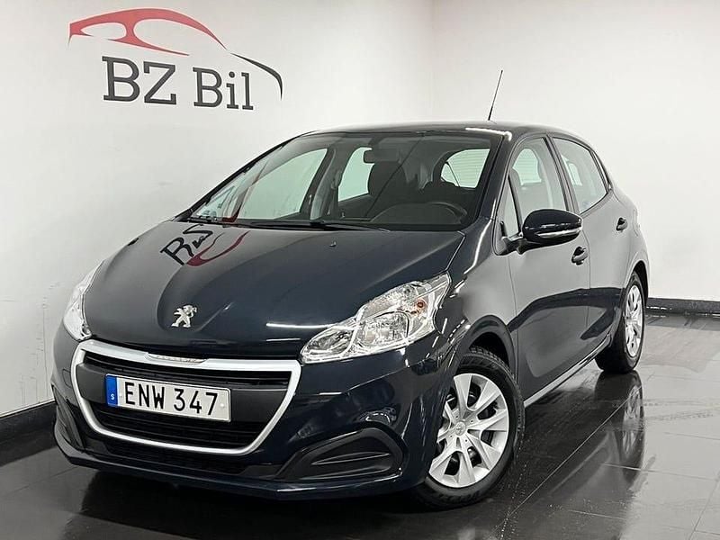 Mörkgrå (grå) Begagnad 2017 Peugeot 208 Halvkombi | 89 900 kr (Marknadspris) - Bild 1/4