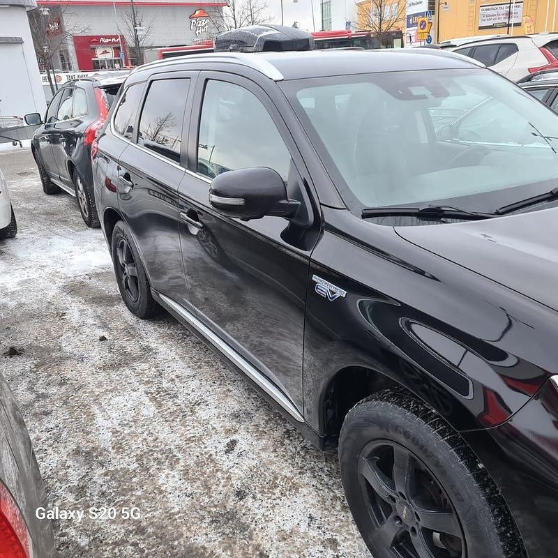 Begagnad Mitsubishi Outlander 203 HK (149 kW) 2018 Svart SUV
