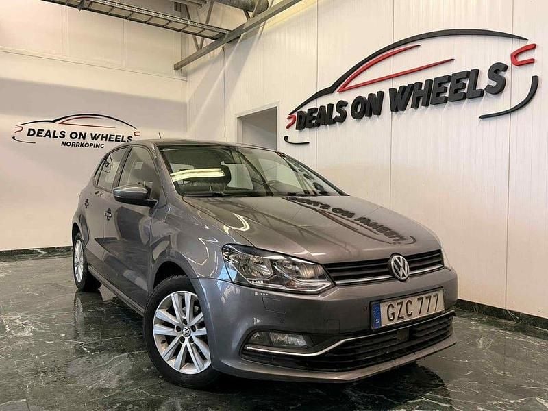 Mörkgrå Begagnad 2015 VW Polo Halvkombi | 124 900 kr (Marknadspris) - Bild 1/4