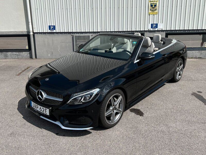 Svart Begagnad 2017 Mercedes C200 Cab | 319 000 kr (Marknadspris) - Bild 1/4