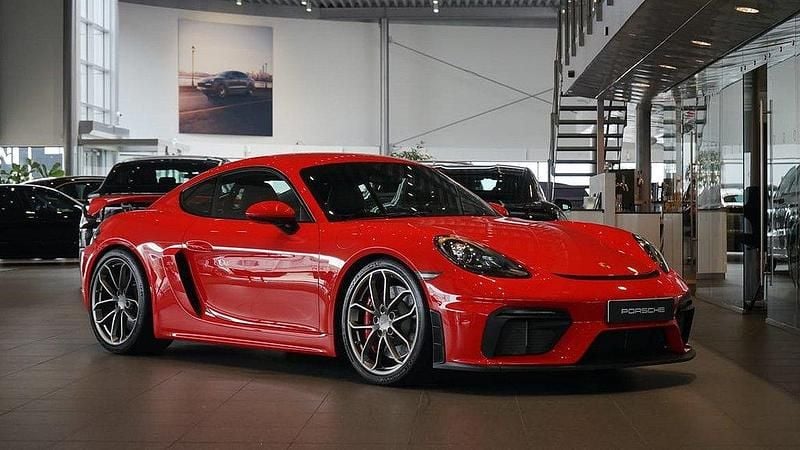 Röd Begagnad 2021 Porsche 718 Cayman GT4 Sportkupé | 1 149 000 kr (Superpris) - Bild 1/4