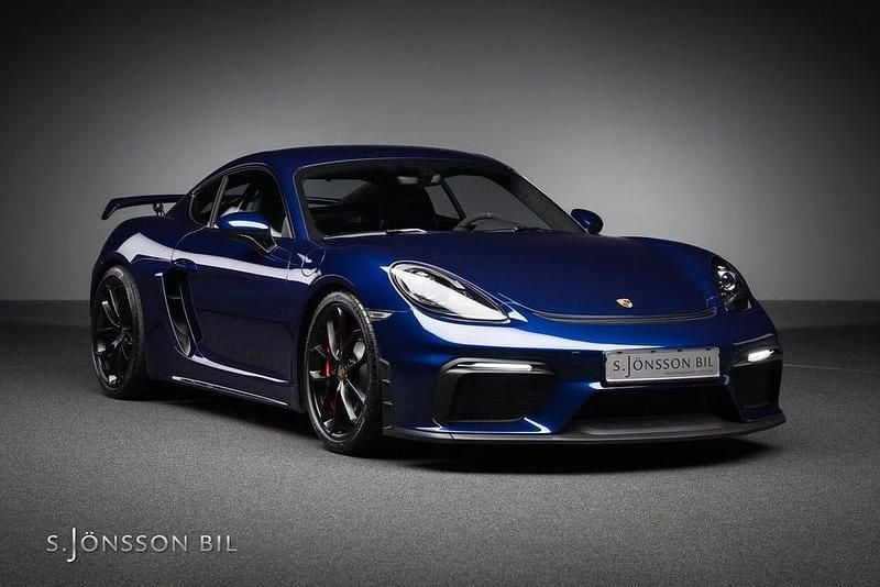 Gentian blue metallic Begagnad 2020 Porsche 718 Cayman GT4 Sport Sportkupé | 1 159 000 kr (Dyr) - Bild 1/4