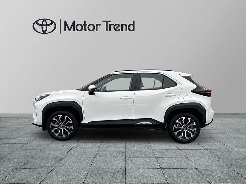 Begagnad Toyota Yaris Hybrid Plus 117 HK (86 kW) 2023 Vit