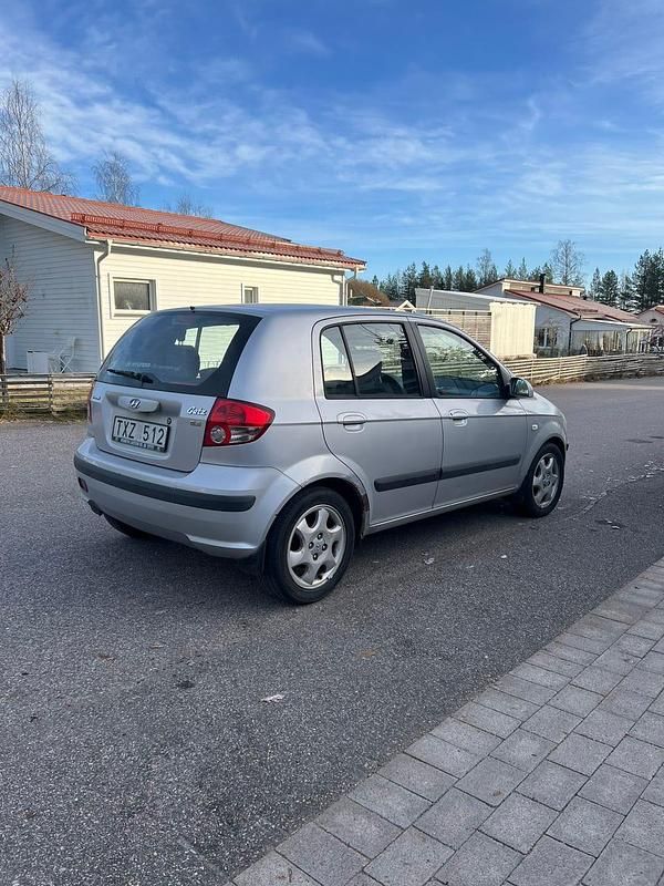 Silver Begagnad 2003 Hyundai Getz Halvkombi | 22 000 kr (Marknadspris) - Bild 1/4
