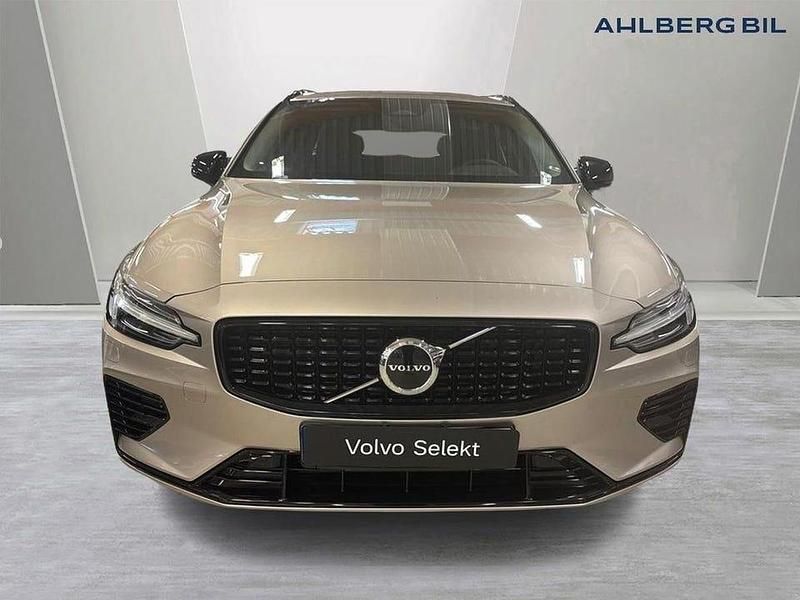 Begagnad Volvo V60 Plus 355 HK (261 kW) 2025 Grå Kombi