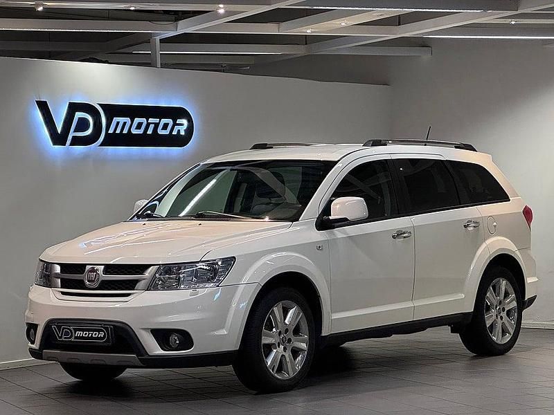 Vit Begagnad 2013 Fiat Freemont Lounge SUV | 99 700 kr (Marknadspris) - Bild 1/4