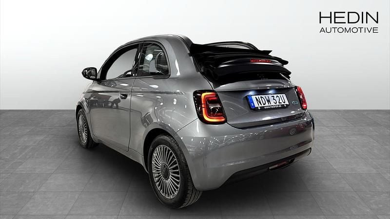 Begagnad Fiat 500e Icon 86 kW (118 HK) 2022 Svart Halvkombi