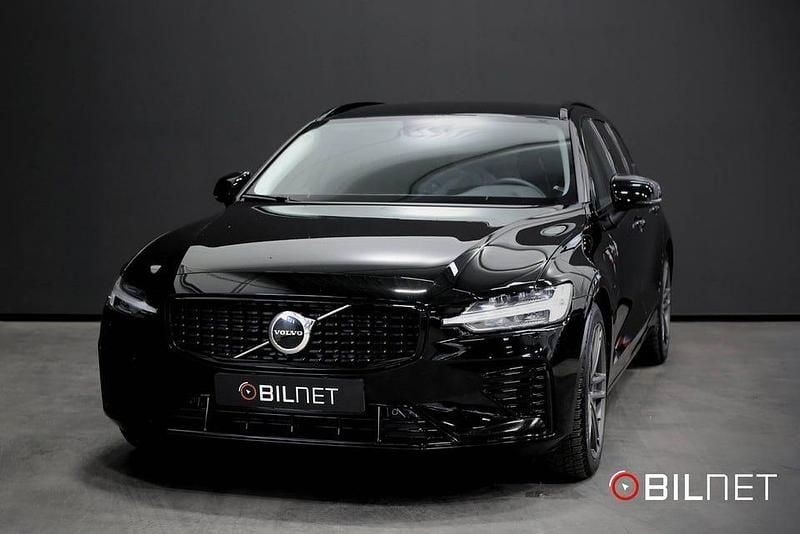 Svart Begagnad 2023 Volvo V60 R-Design Kombi | 389 900 kr (Marknadspris) - Bild 1/3
