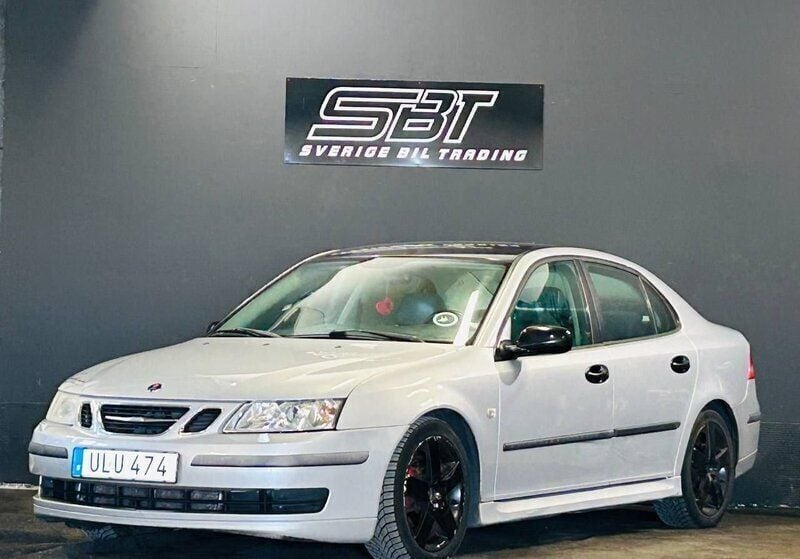 Ljusgrå (grå) Begagnad 2004 Saab 9-3 Vector Sedan | 24 900 kr (Marknadspris) - Bild 1/4