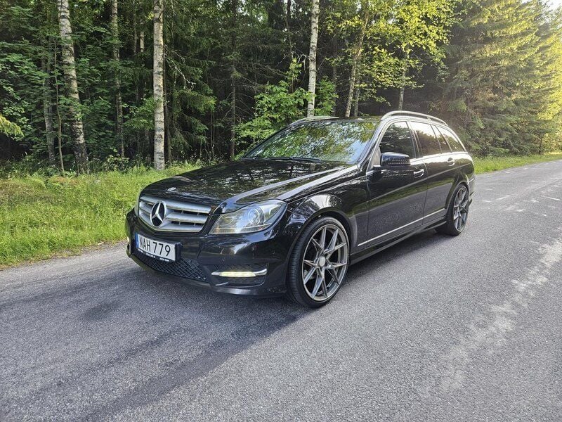 Svart Begagnad 2013 Mercedes C220 AMG Kombi | 95 000 kr (Marknadspris) - Bild 1/4