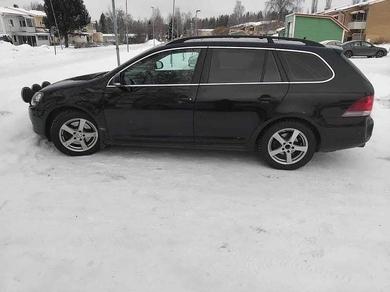 Begagnad 2011 VW Golf VI Halvkombi | 25 000 kr (Superpris) - Bild 1/4