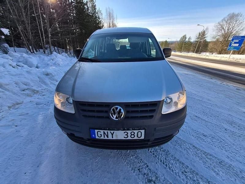 Begagnad VW Caddy Life 109 HK (80 kW) 2007 Silver Minibuss