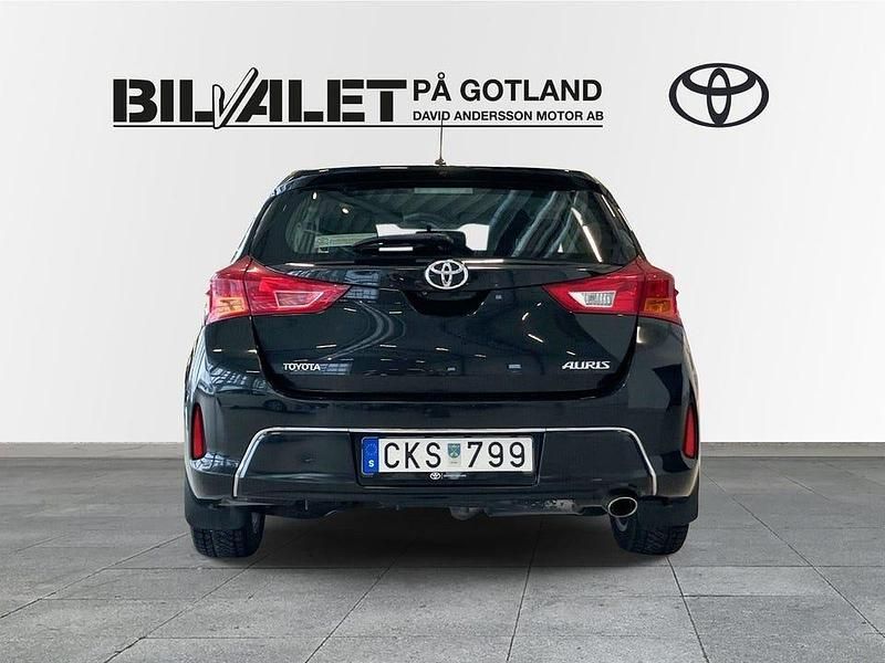 Begagnad Toyota Auris 124 HK (91 kW) 2012 Svart Halvkombi