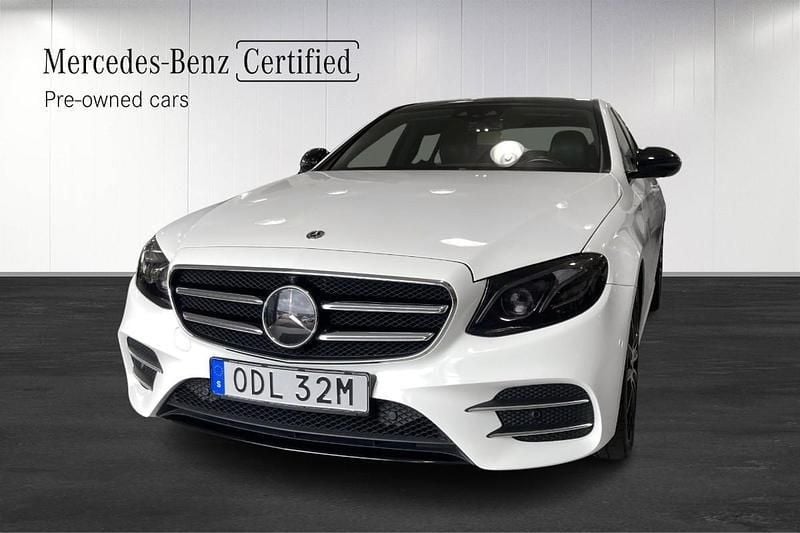 Vit (white) Begagnad 2019 Mercedes E220 AMG Sedan | 379 900 kr (Marknadspris) - Bild 1/4
