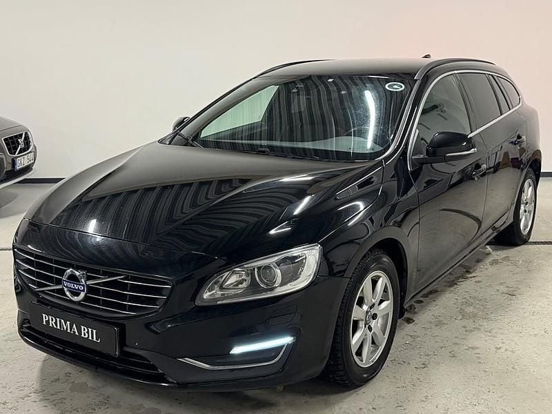Svart Begagnad 2015 Volvo V60 Momentum Kombi | 79 900 kr (Bra pris) - Bild 1/4