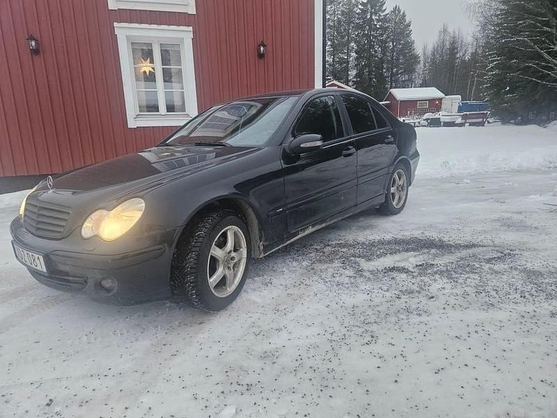 Begagnad 2005 Mercedes C220 Sedan | 26 500 kr (Marknadspris) - Bild 1/4