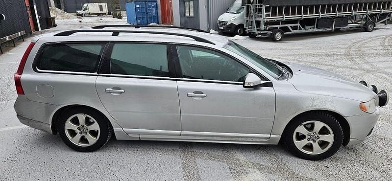 Sliver Begagnad 2011 Volvo V70 Kombi | 38 000 kr (Marknadspris) - Bild 1/4