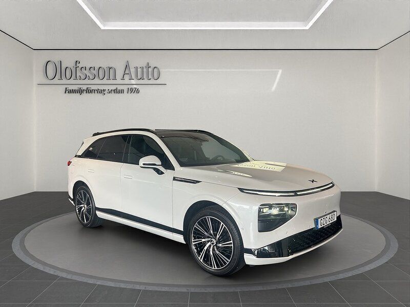 Vit Ny 2024 XPENG G9 SUV | 902 700 kr (Lite dyr) - Bild 1/4