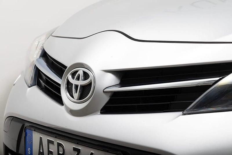 Begagnad Toyota Verso Multidrive S 148 HK (108 kW) 2017 Silver Minibuss