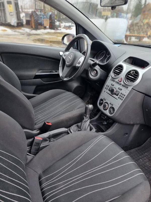 Begagnad Opel Corsa 80 HK (58 kW) 2010 Halvkombi