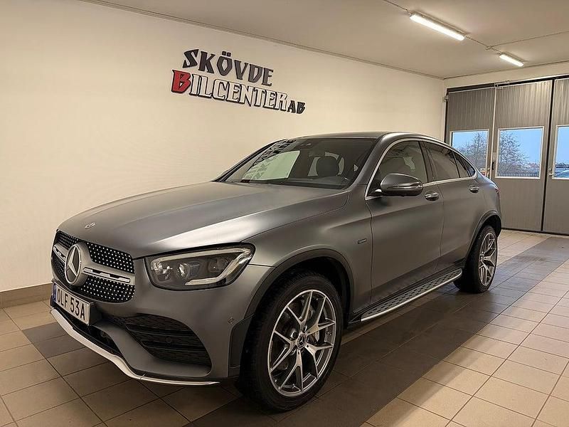 Begagnad Mercedes GLC300e AMG 306 HK (225 kW) 2020 Grå Sportkupé