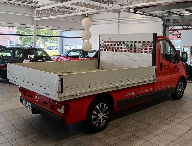 Begagnad Opel Vivaro 114 HK (83 kW) 2010 Röd Minibuss