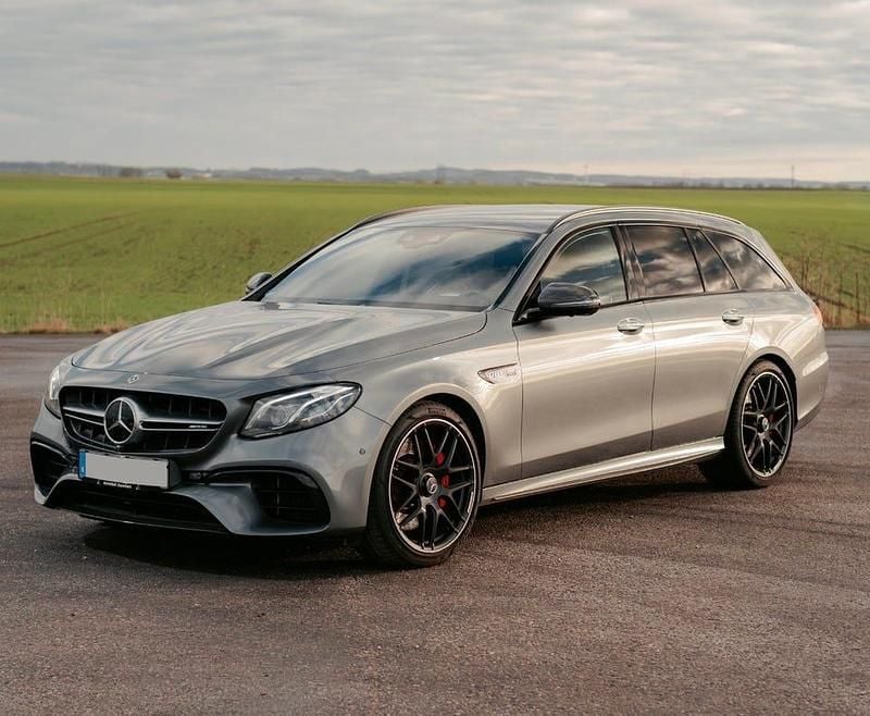 Begagnad Mercedes E63 AMG AMG 612 HK (450 kW) 2020 Silentia grau