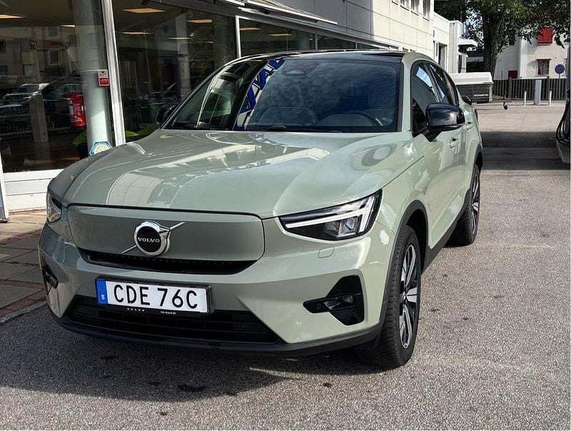 Grön Begagnad 2023 Volvo EC40 Plus SUV | 375 000 kr (Marknadspris) - Bild 1/4