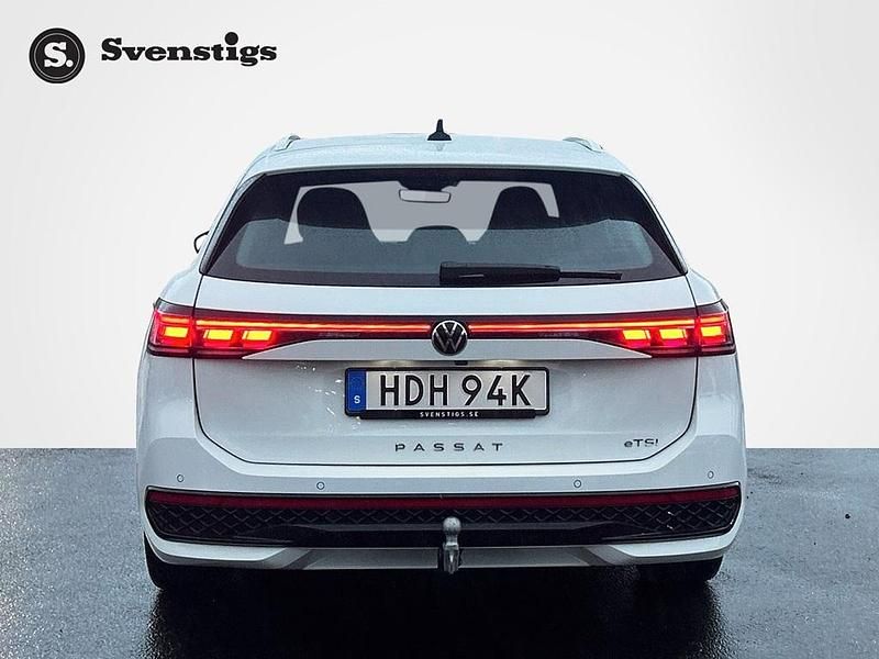 Begagnad VW Passat R-line 150 HK (110 kW) 2025 Vit Kombi