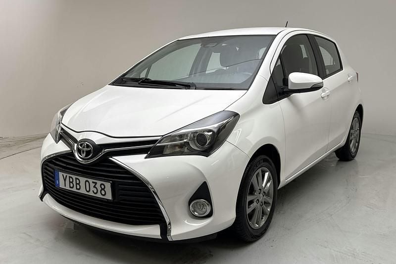 Vit Begagnad 2016 Toyota Yaris | 97 000 kr (Marknadspris) - Bild 1/4