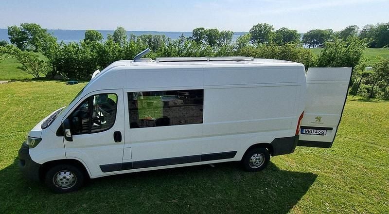 Vit Begagnad 2017 Peugeot Boxer Van | 210 000 kr - Bild 1/3